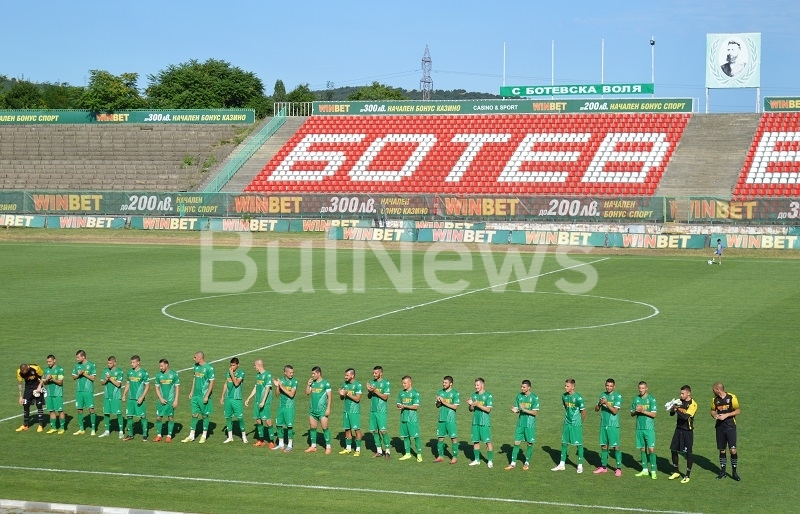 "Ботев" /Враца/ разби "Партизан" /Червен бряг/ с 4:0, преди двубоя представиха новия тим на врачани