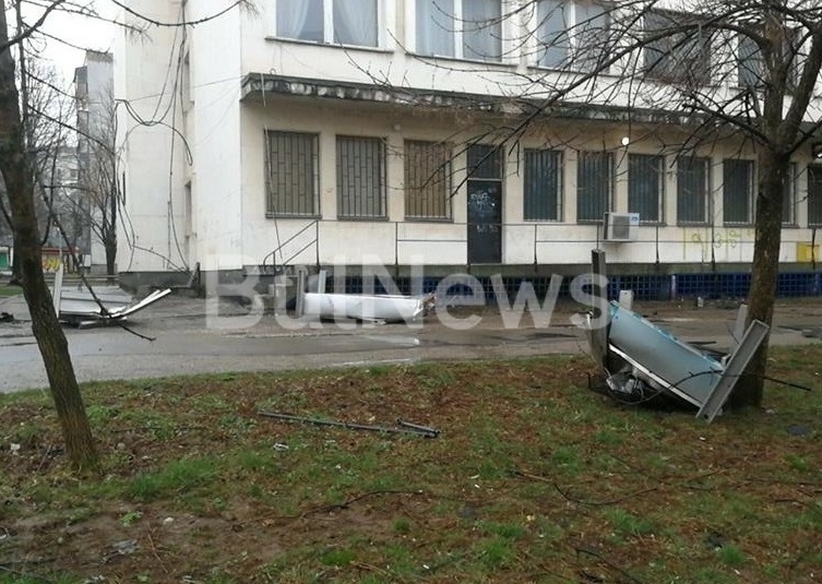 Мощната буря която мина вчера над Враца е сътворила ужасяващи