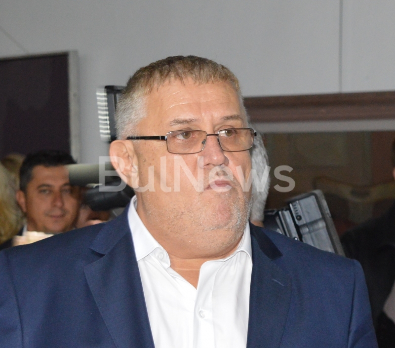 Тази нощ са запалили втори джип на областния лидер на