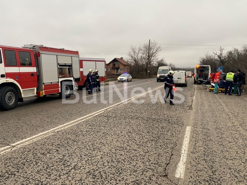 Тежък пътен инцидент е станал преди минути на пътя между