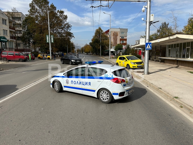 Двама души са откарани в болница след катастрофа във Враца