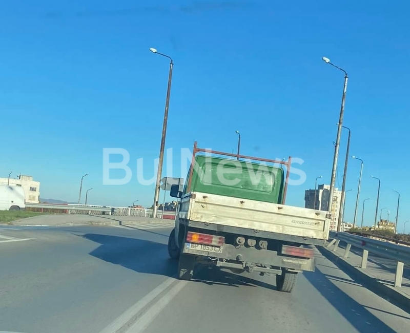 Шофьорът на камион постави на риск колегите си на пътя