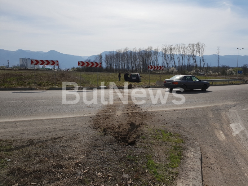 Пореден пътен инцидент е станал преди минути на кръговото кръстовище