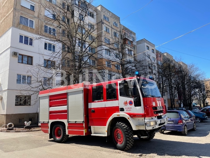 Пожар в жилищен блок във Враца вдигна на крак огнеборци