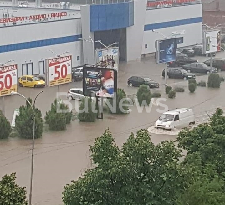 Над 30 автомобила заседнаха на няколко места в Монтана по