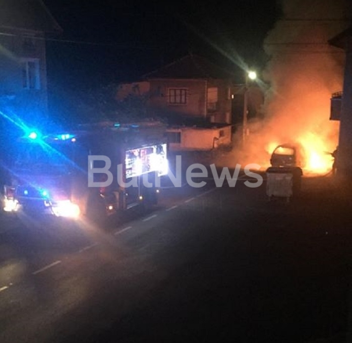 Лек автомобил Пежо изгоря като факла във врачанското село Згориград