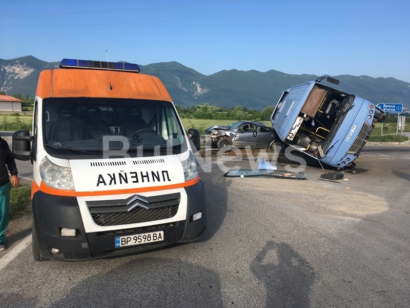 Расте броят на ранените при адската катастрофа между кола и