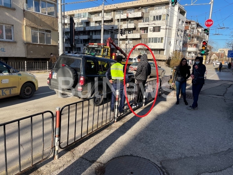 Заспалият на светофарите във Враца шофьор е бил мъртво пиян