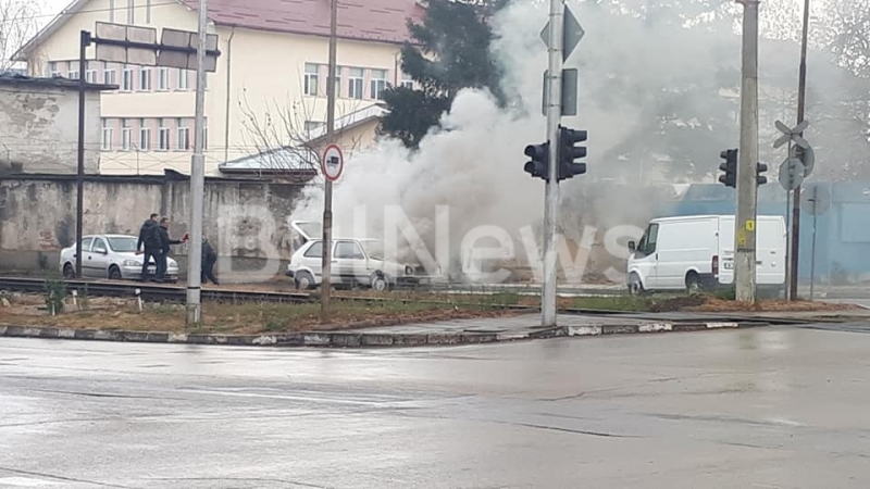 Лека кола се запали насред улица в Монтана научи BulNews bg