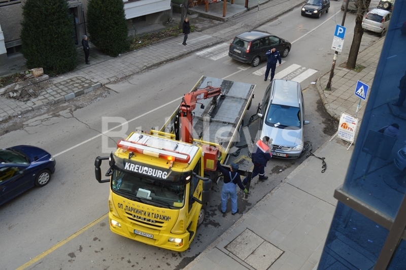 Наглите шофьори които паркират неправилно във Враца най после си намериха