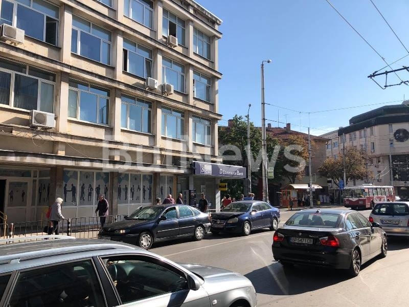 Лека катастрофа затруднява трафика в центъра на Враца видя първо