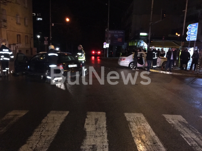 Тежка катастрофа е станала преди минути на кръстовище във Враца