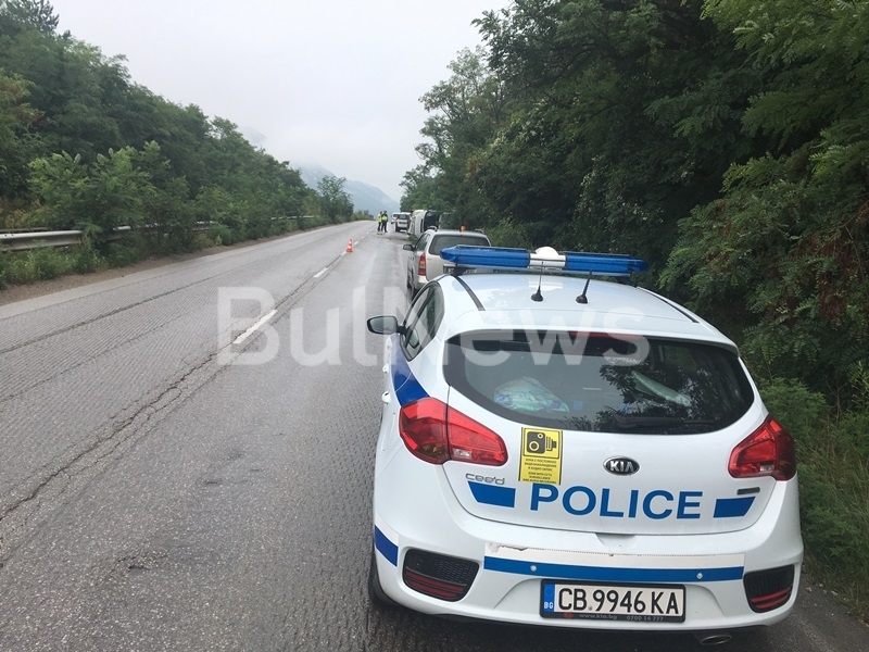 Две коли са катастрофирали на международен път Е 79 между Враца