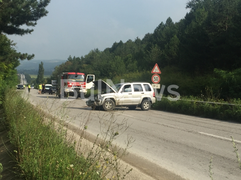 Джип се е ударил на международния път Е 79 между Мездра