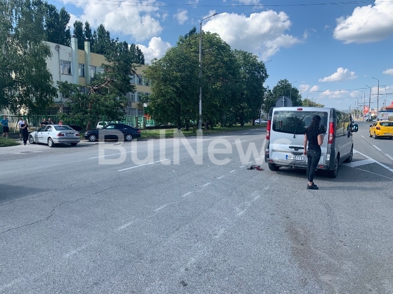 Катастрофа е станала преди минути на възлов булевард във Враца