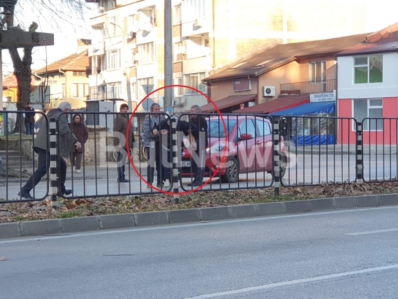 Шофьор с Тойота е блъснал пешеходка на натоварена улица във