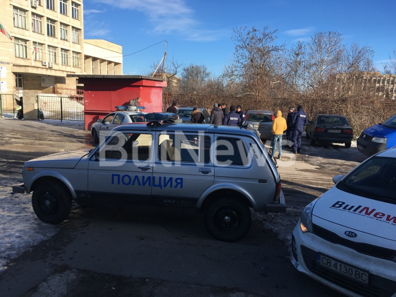 Преди минути полицията във Враца успя да залови дилър на