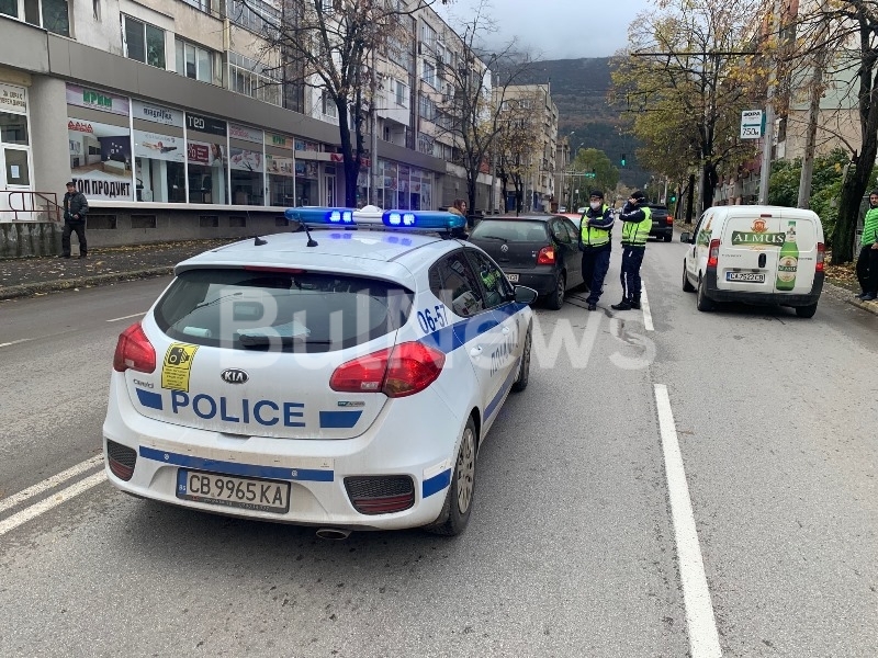 Катастрофа между Ауди и Фолксваген е станала преди минути на