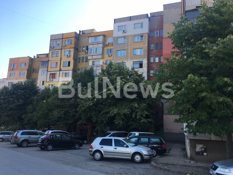 Част от тераса се срути и падна върху друга тераса