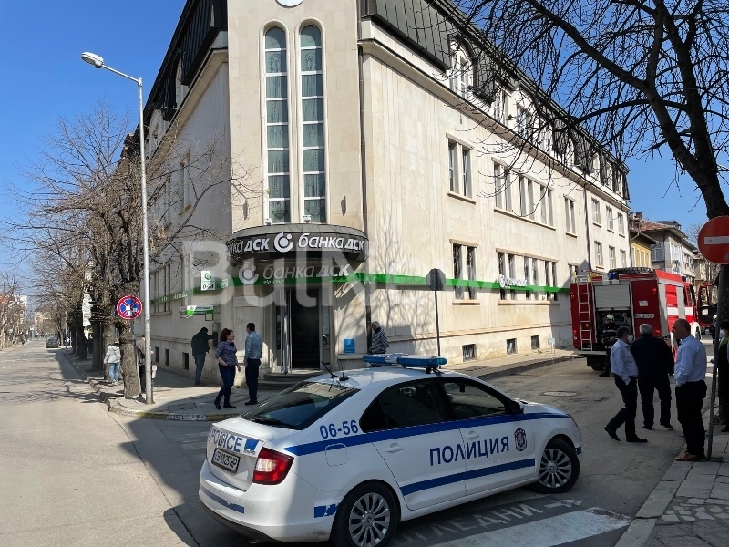 Пожар гори в Банка ДСК във Враца видя първо репортер