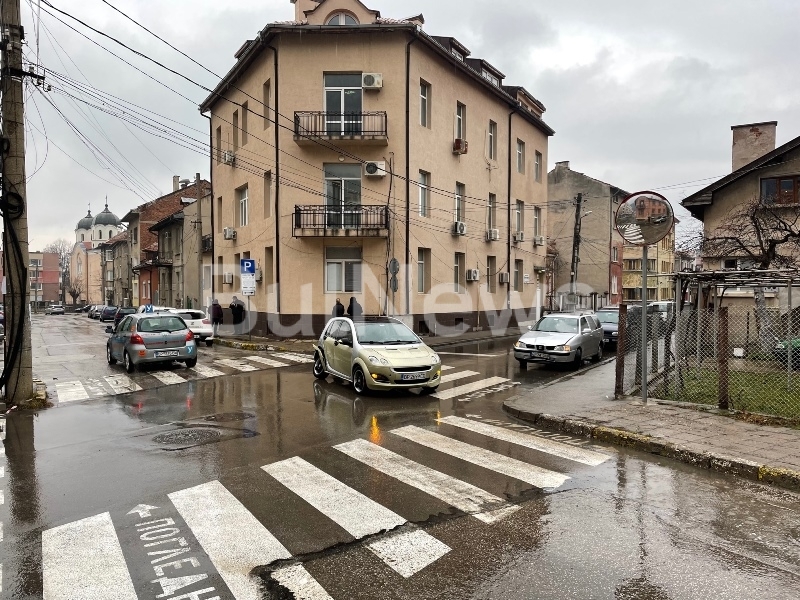 Жена е предизвикала тройна катастрофа във Враца, видя първо репортер