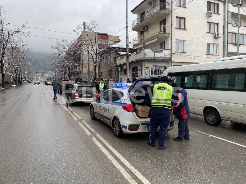 Верижна катастрофа затруднява движението по един от най натоварените булеварди във