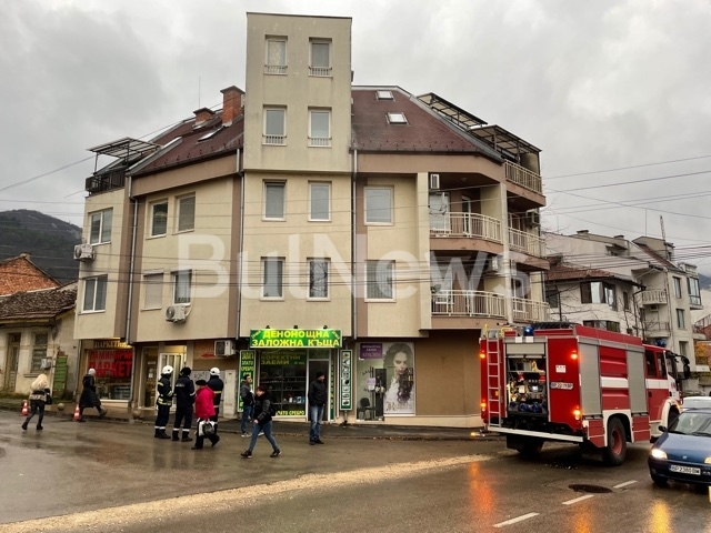 Загадъчен дим в заложна къща във Враца вдигна на крак