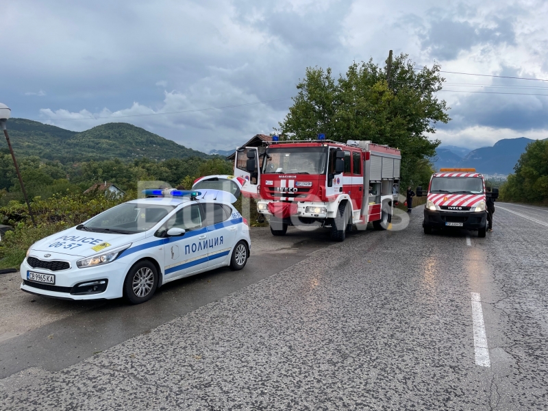 Момиче от Мизия се обърна с колата си по таван