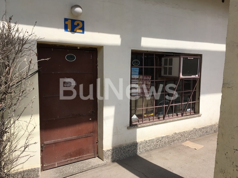 Днес сутринта полицаи и митничари спретнаха голяма акция в складова