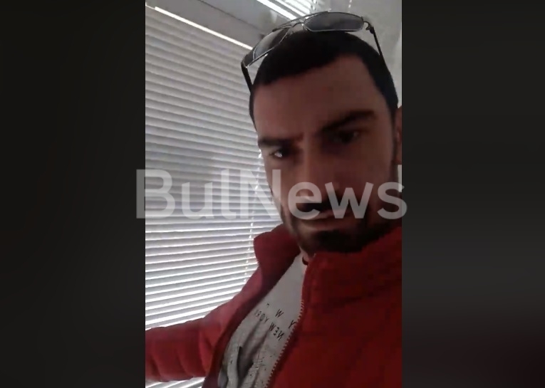 Куриозно видео взриви социалните мрежи научи BulNews bg Млад мъж от
