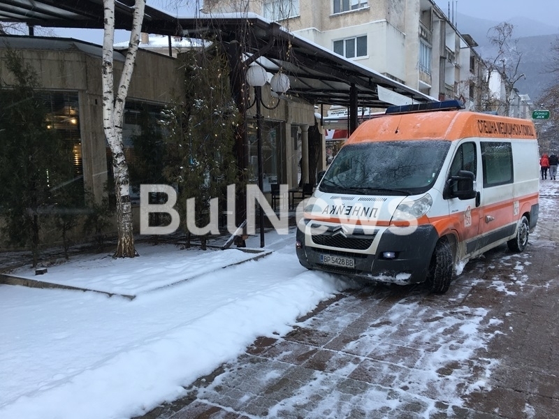 Нещо става! Спешни медици влетяха в „Тракийската принцеса“, спасяват ...