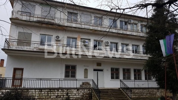 Момчето скочило от третия етаж на Комплекса за социални услуги