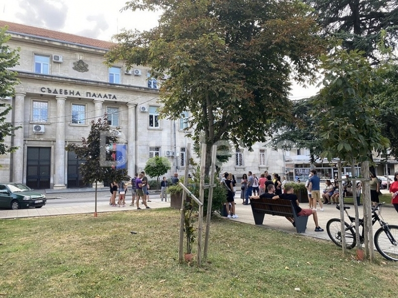 Врачани излязоха на протест като знак на съпричастност към жестоко