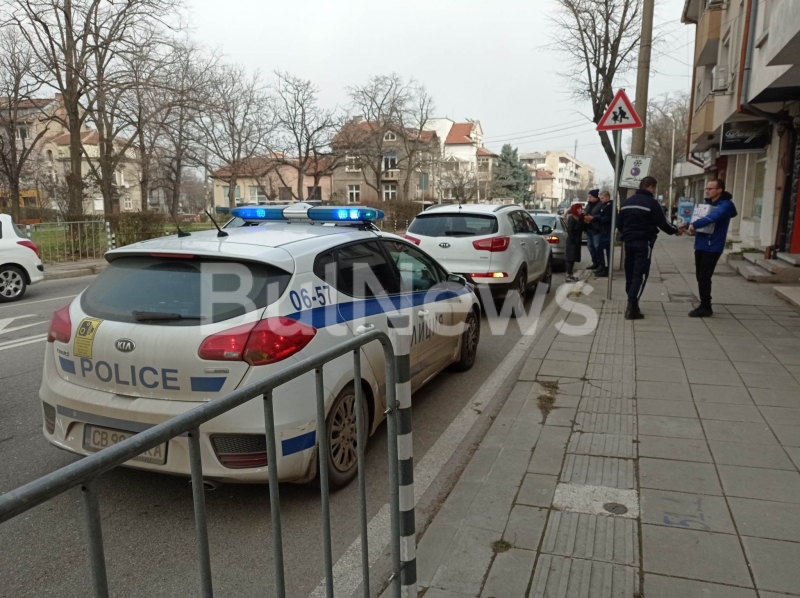 Две коли са се ударили на оживено кръстовище във Враца