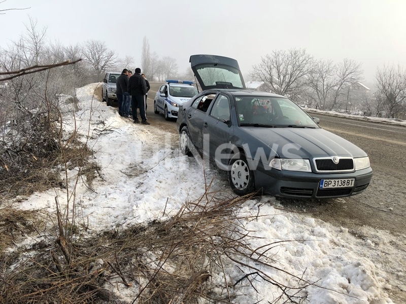 Кола е изхвърчала от шосето при Вичов хан на пътя