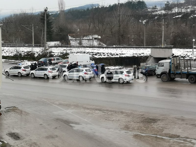 Жандармерия е нахлула в Мездра за да помогне на полицията