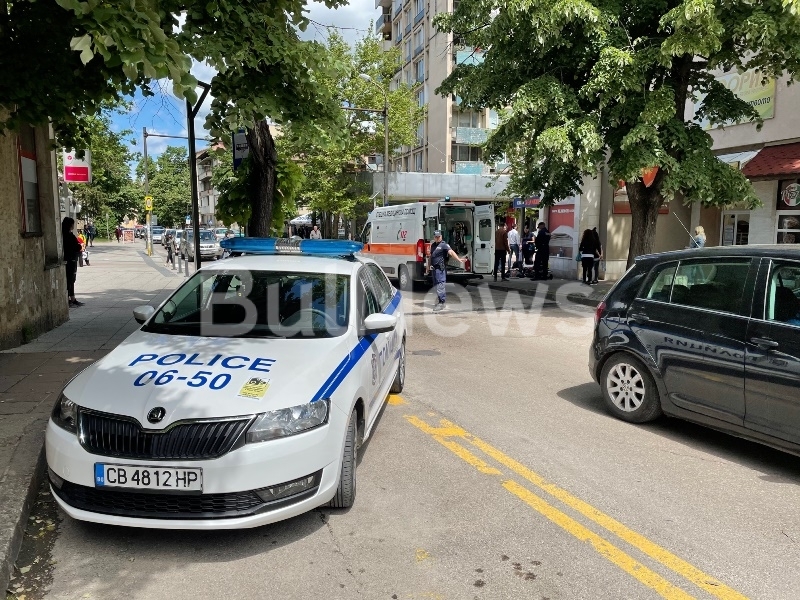 Линейка долетя в центъра на Враца заради човек в тежко