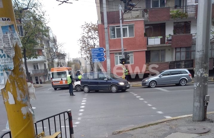 Пешеходка е била блъсната на възлово кръстовище във Враца видя
