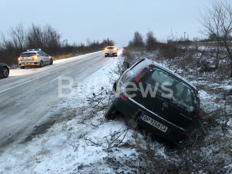 Тежка катастрофа е станала преди минути на пътя от Враца