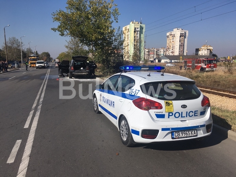 Лъскав джип Мерцедес се е запалил в движение във Враца