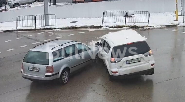 Ексклузивно в BulNews! Вижте на ВИДЕО катастрофата до OMV във Враца