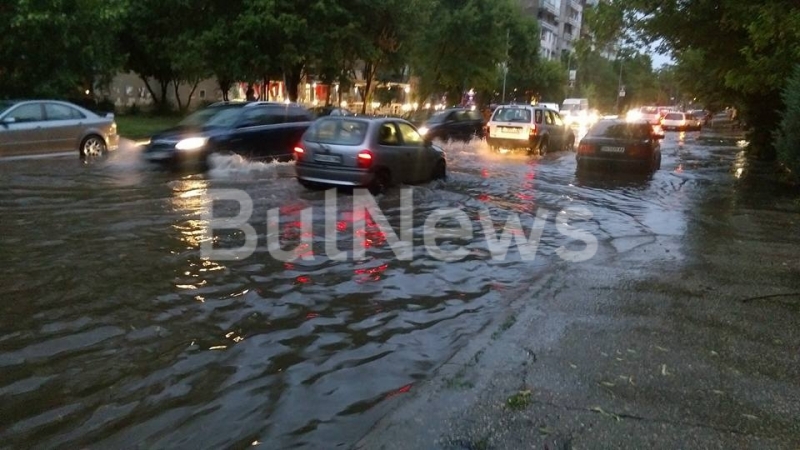 Страшен порой придружен с градушка е преминал вчера през Видин