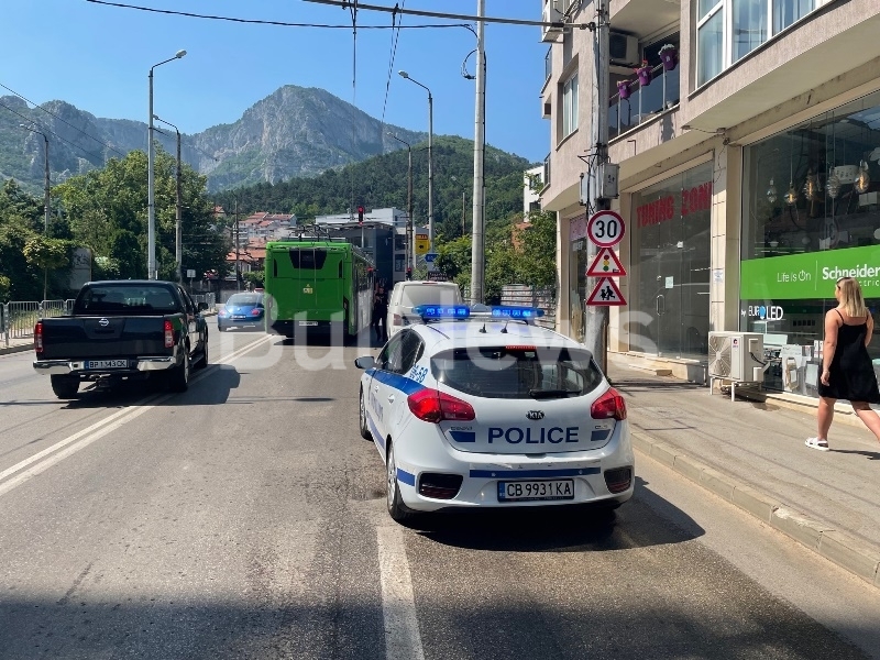 Катастрофа с един от новите тролейбуси е станала преди минути