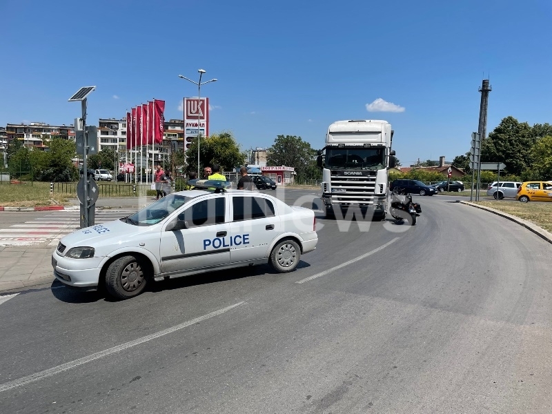 Известен учител от ППМГ във Враца пострада при тежка катастрофа