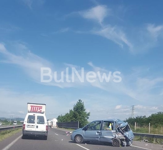 Появиха се първи снимки от тежката катастрофа която е станала