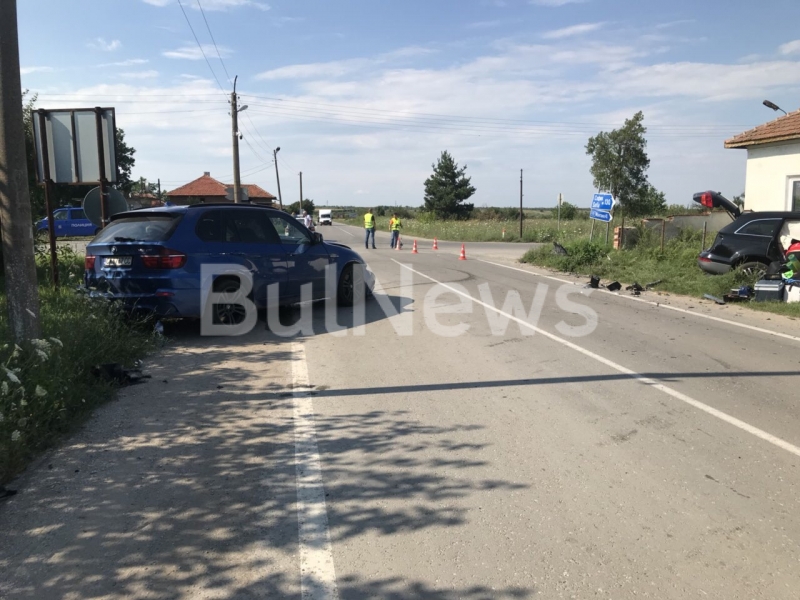 Тежка катастрофа е станала преди минути на кръстовище във видинското