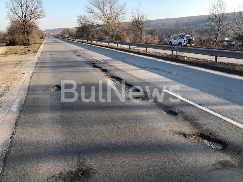 Изключително опасни кратери са се появили и в двете платна