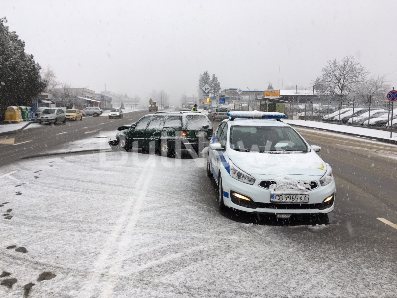 Тежка катастрофа е станала преди минути във Враца видя само