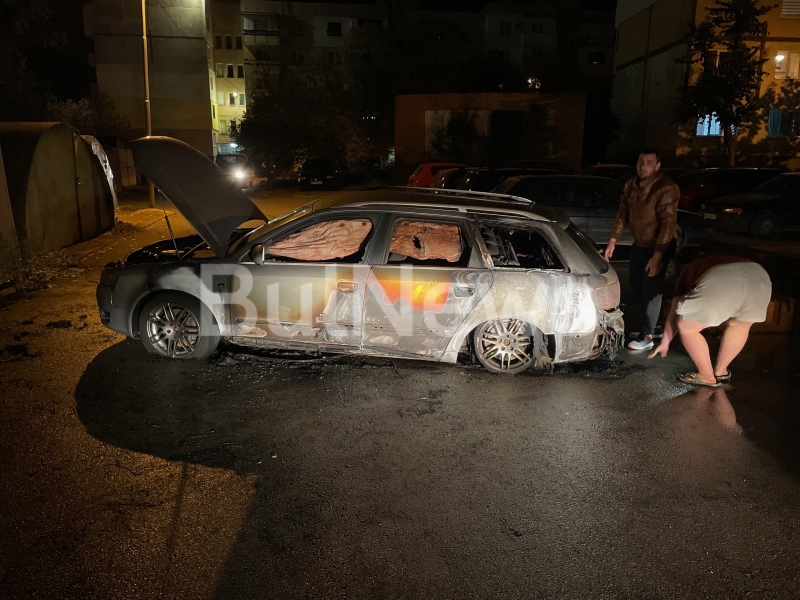 Лек автомобил Ауди“ А4 бе запален тази вечер във Враца,