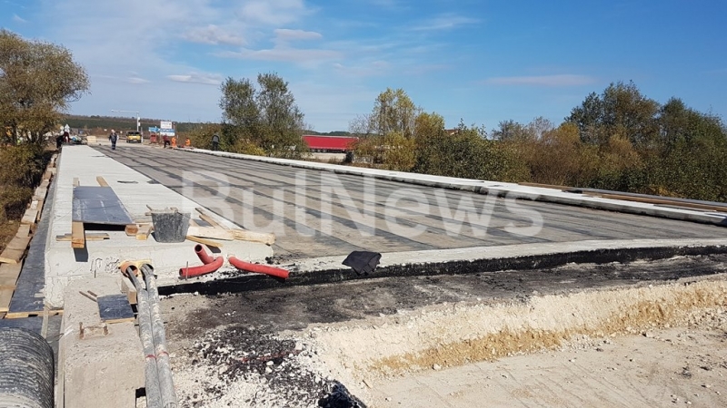 До дни ще бъде пуснато движението по моста край село